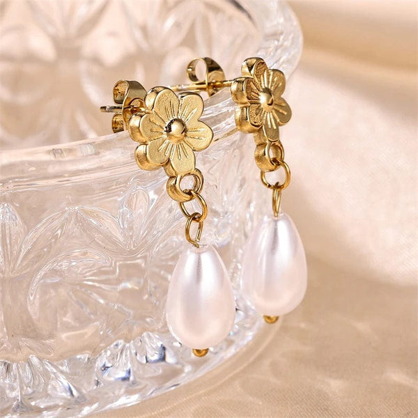 SearchFindOrder Gold Pearl and Flower Earrings